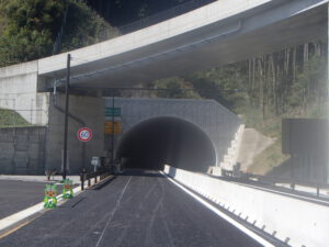 道路防災設備32