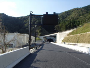 道路情報表示設備12